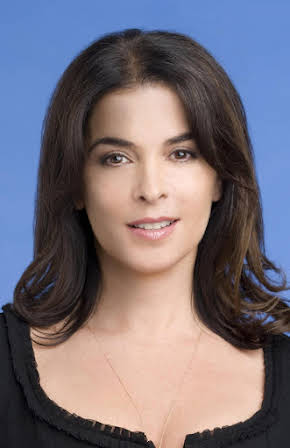 Annabella Sciorra as 