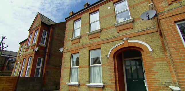 22:00: Boligjakten UK (S27 E12) (S27) | TV6 | 3/25 2026