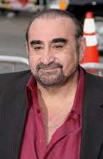 Ken Davitian como 