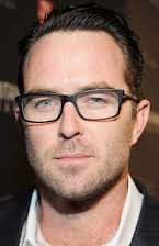 Sullivan Stapleton som 