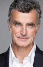 Aidan Cook como Gorila