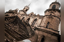 Heroes and Legends: The Most Influential Characters of Literature: Dracula--The Allure of the Monster