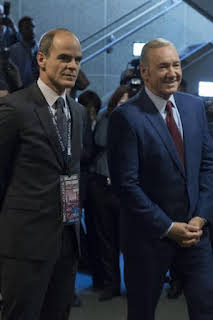 19:35: House of Cards (T4): Episodio 9 | AXN | 6/19 2026