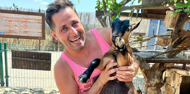 8:00 AM: Bargain-Loving Brits in the Sun (S11 E9) (S11) | 5 Star | 1/23 2026