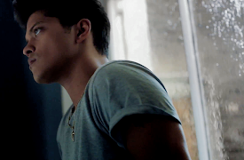 Music Revolution: Bruno Mars / Far East Movement