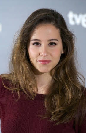 Irene Escolar as 