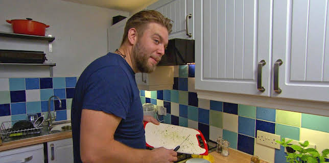 3:40 PM: Come Dine with Me | More 4 | 11/26 2025