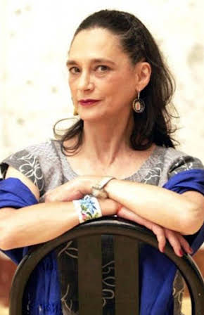 Ofelia Medina as 