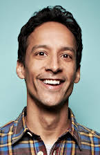 Danny Pudi som 