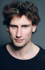 Edward Holcroft som 