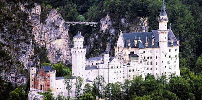 12:05 AM: The Fairy-Tale Castles of King Ludwig II with Dan Cruickshank | BBC Four | 1/20 2026