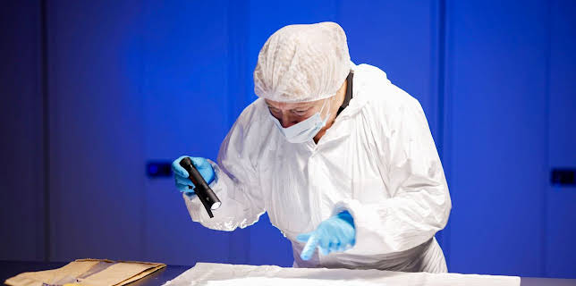 Killer at the Crime Scene