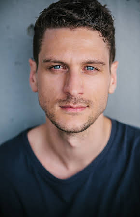 Steen Raskopoulos as 