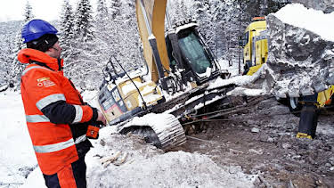 12:00 AM: Ice Road Rescue | Nat Geo Wild | 12/23 2025