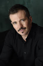 Tygh Runyan som Maxim