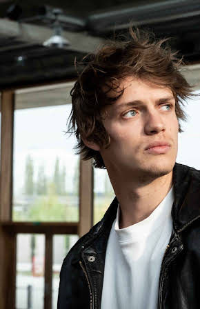 Oscar Lesage as 