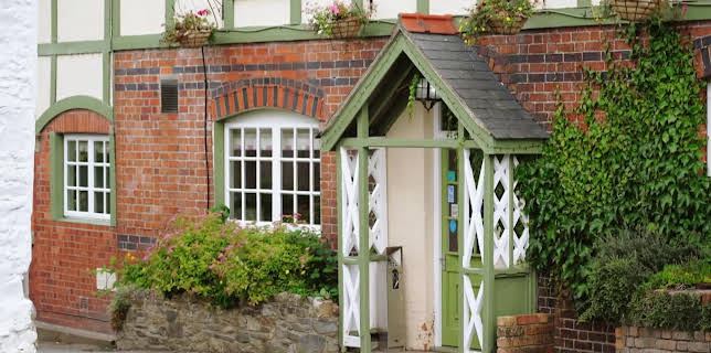 04:30: En plats på landet (S31 E41) (S31) | TV8 | 3/3 2026