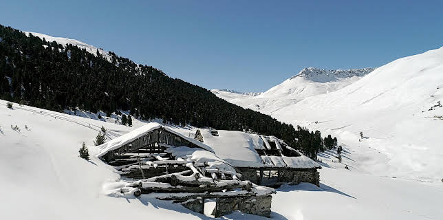 03:20: Wunderwelt Schweiz: Winterliches Graubünden | 3SAT | 12/12 2025