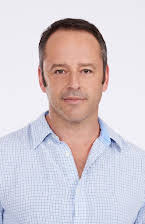 Gil Bellows como 