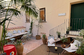 Amanda and Alan's Italian Job: The Courtyard