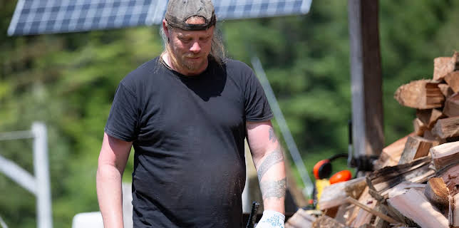 10:00 PM: Lawless Island | Nat Geo Wild | 12/8 2025