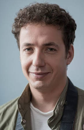 Vito Sanz as 