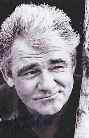 Judson Pratt as Lt. Mulqueen