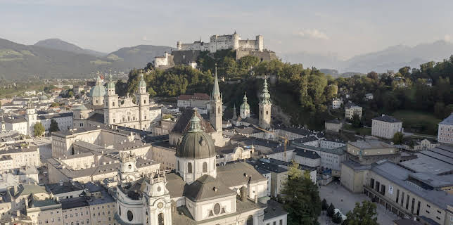 16:45: Österreichs Welterbe - Urwald, Salz und barocke Pracht | 3SAT | 2/14 2026