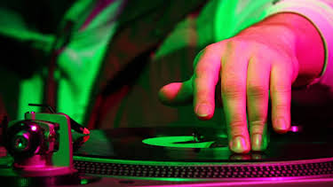 03:20: Chat with a DJ | RBB Fernsehen | 3/28 2026