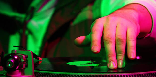 03:25: Chat with a DJ | RBB Fernsehen | 11/15 2025