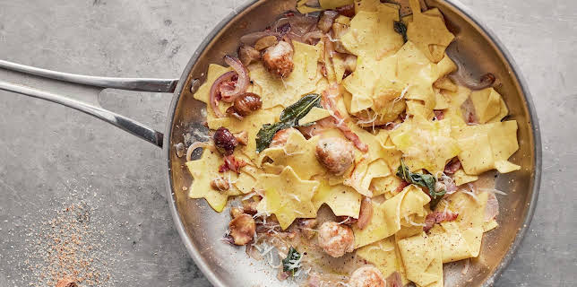 1:10 PM: Jamie's Easy Christmas | Channel 4 | 12/8 2025