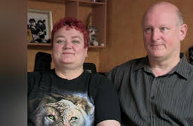 Hoarder SOS: Wales and Berkshire - Mountain of Clothes