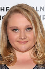 Danielle Macdonald som 