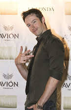 Dustin Fitzsimons som 