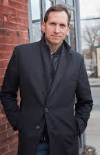 Stephen Kunken som Ari Spyros