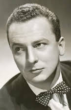 Fletcher Markle som Director