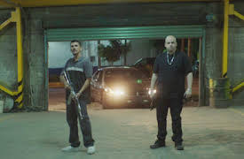Nicky Jam: El Ganador: Med mikrofon och pistol