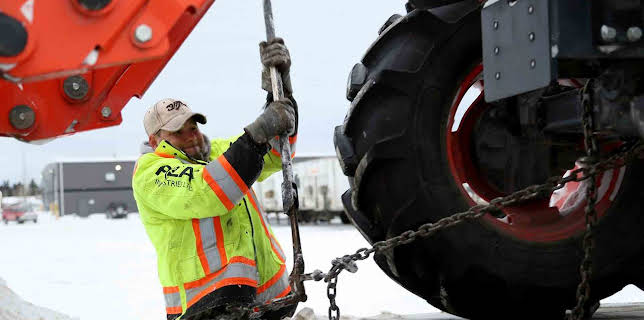 11:20 AM: Ice Road Truckers (S9 E4) (S9) | Paramount | 12/30 2025