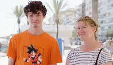 Bargain-Loving Brits in the Sun (S9 E33)