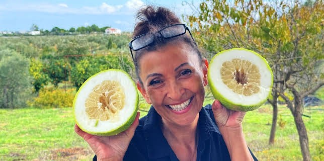 9:00 AM: Bargain-Loving Brits in the Sun (S14 E12) (S14) | 5 Star | 12/8 2025