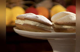 James Martin's United Cakes of America: Brooklyn - Passion Fruit Whoopie Pies