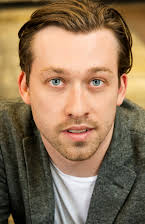 Simon Stone som Director