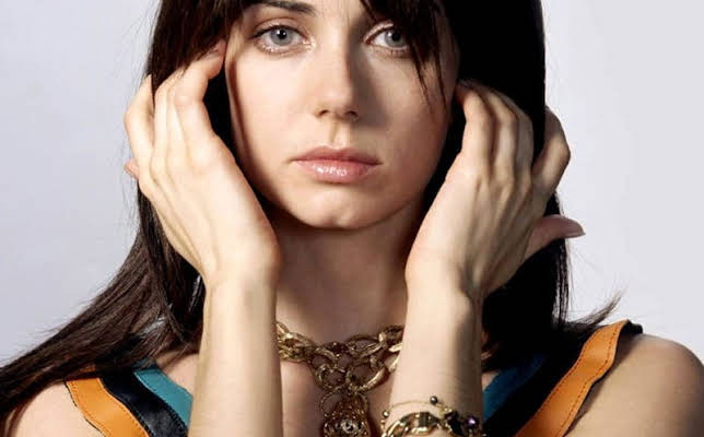 Mia Kirshner