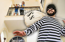 SuperHeroKids: SuperHeroKids Catch a Bank Robber!