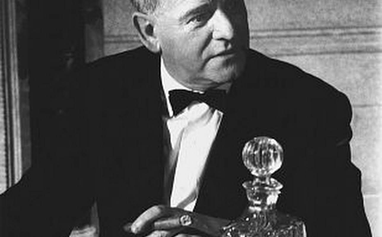 Bernard Lee