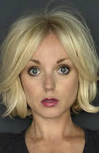 Helen George como 