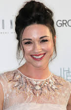Crystal Reed como 
