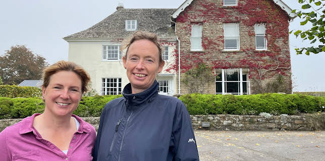 3:05 PM: Four in a Bed | Channel 4 | 11/9 2025