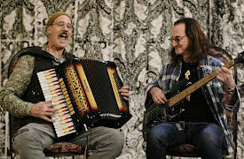 Geddy Lee Asks: Are Bass Players Human Too?: Krist Novoselic