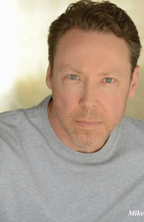 Mike Sutton as Officer Boucher